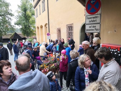 Übergabe der Erntedank-Sammlung an die Tafel im ehemaligen Spital zu Dinkelsbühl